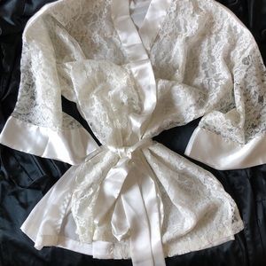 Victoria’s Secret Satin & Sheer Lace Lingerie Short Robe EUC